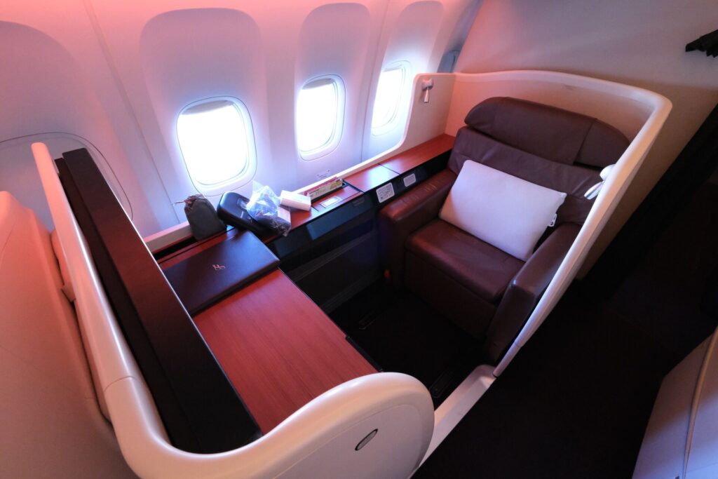 JAL first class seat