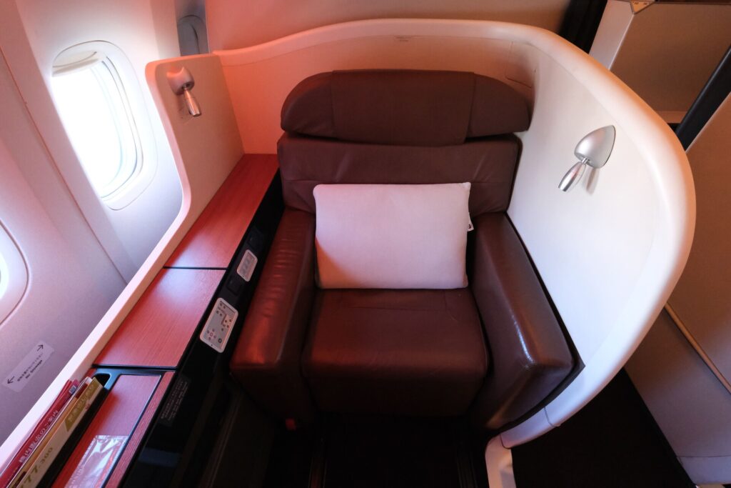 Very spacious JAL first class cabin seat