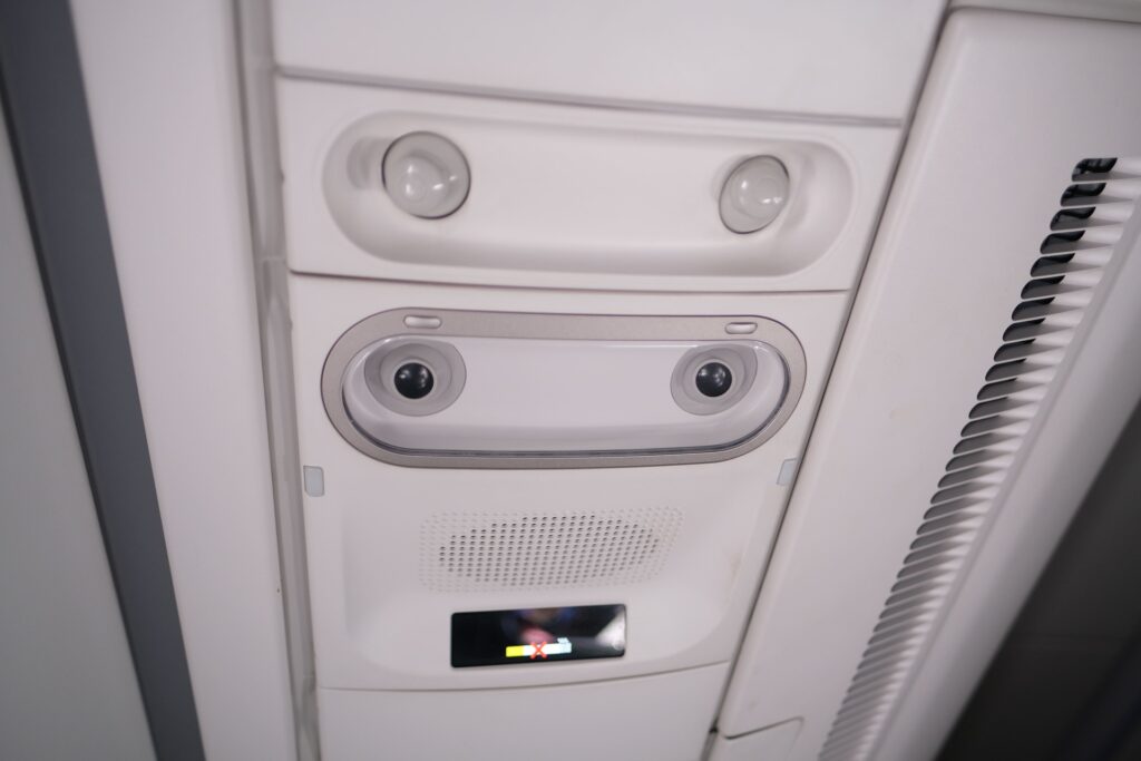 The Delta One window seats have individual air nozzles in addition to lights (these were missing from the middle seats).