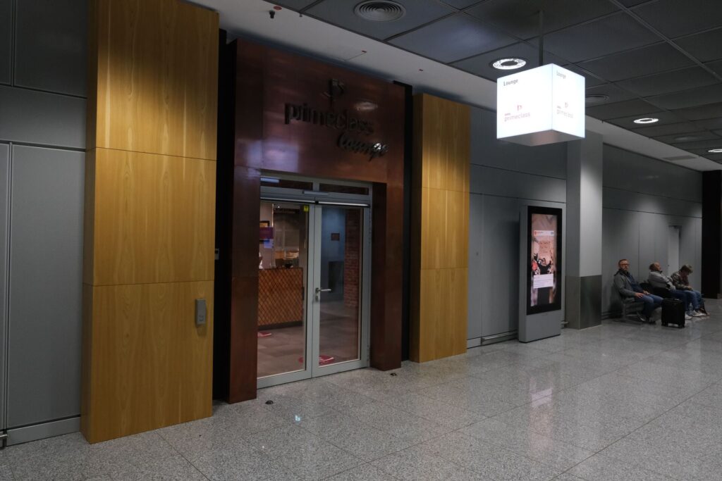 Entry to the Primeclass Lounge