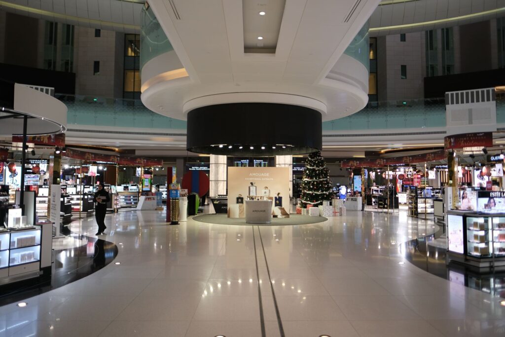 Going thru security and up the escalators brings you to the Muscat Airport shopping area