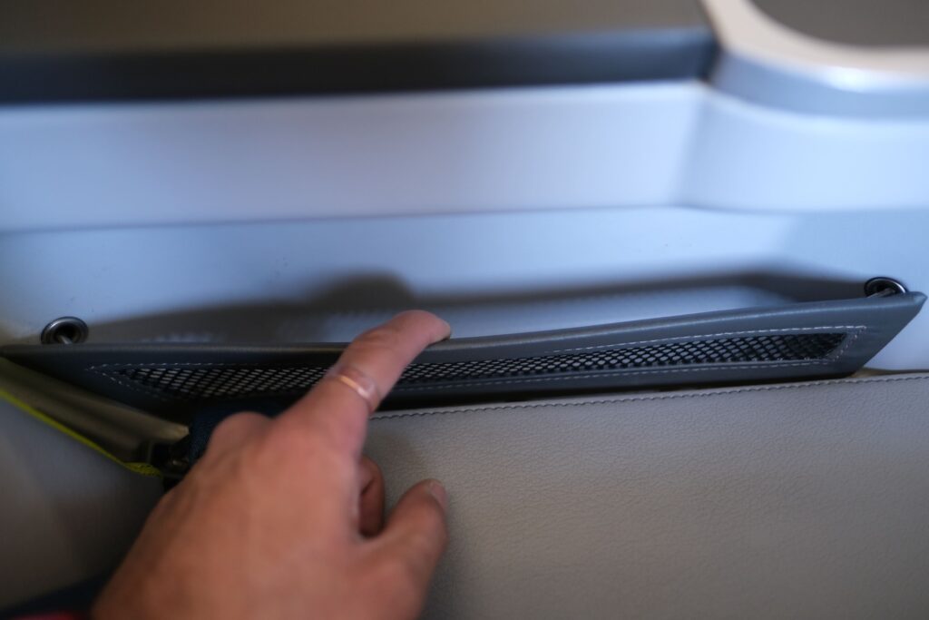Salam Air Labuan Class pocket storage for items like laptops or iPads, in between the two seats. 