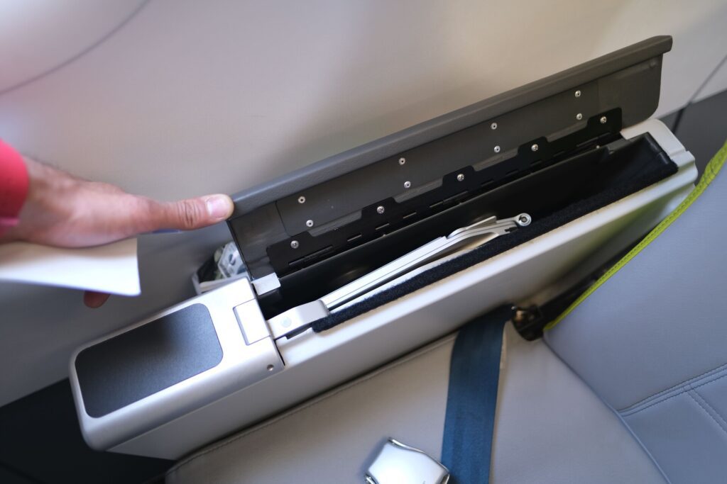 Here is the tray table on the right side, which folds out in two parts. It was very difficult to open this. 