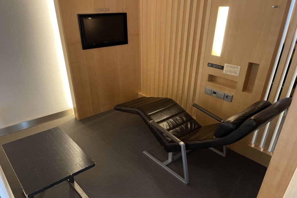 Air Canada Maple Leaf lounge nap room with chaise lounge
