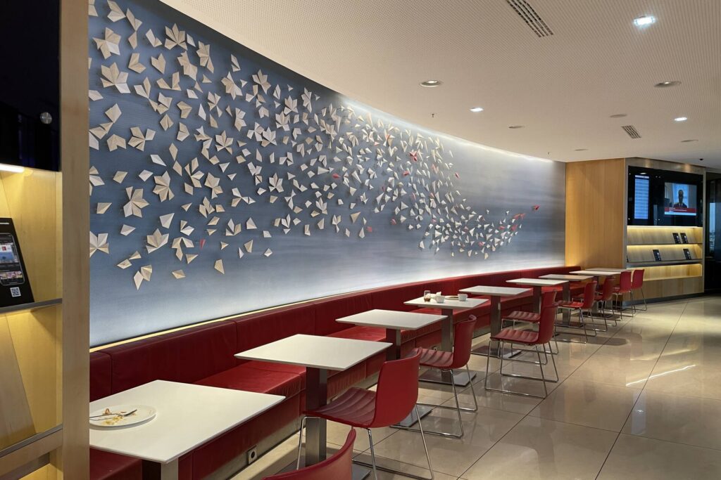Decorative wall with table seating