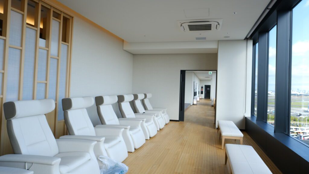 Relaxing chairs with a view to the west at the Onsen at Tokyo Haneda