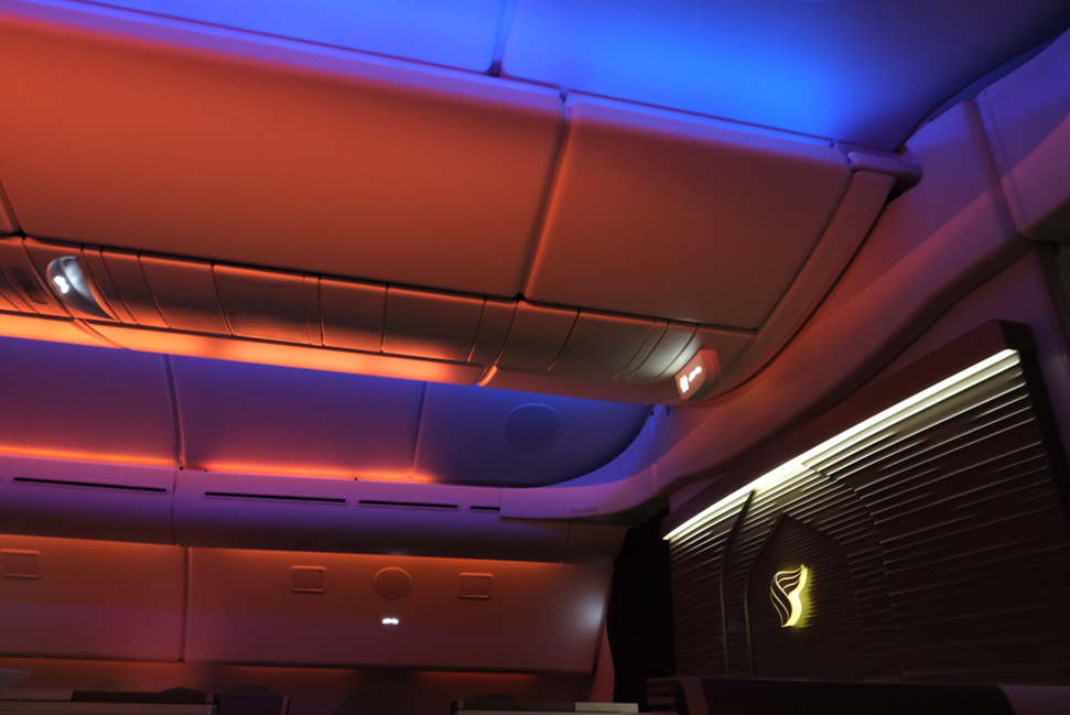 Flight cabin lighting emulating a sunset ambiance. 