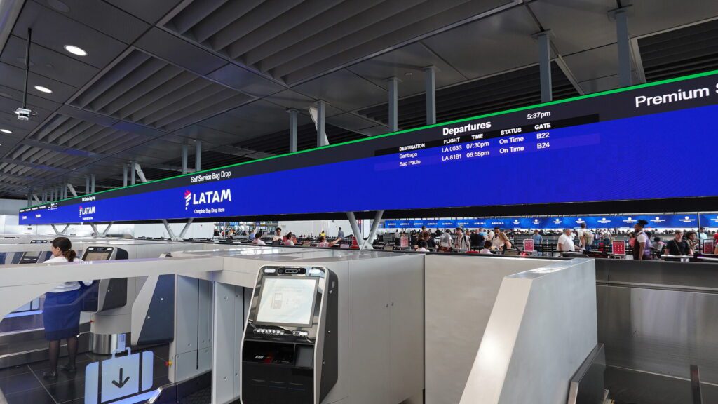 LATAM Business Class check in area