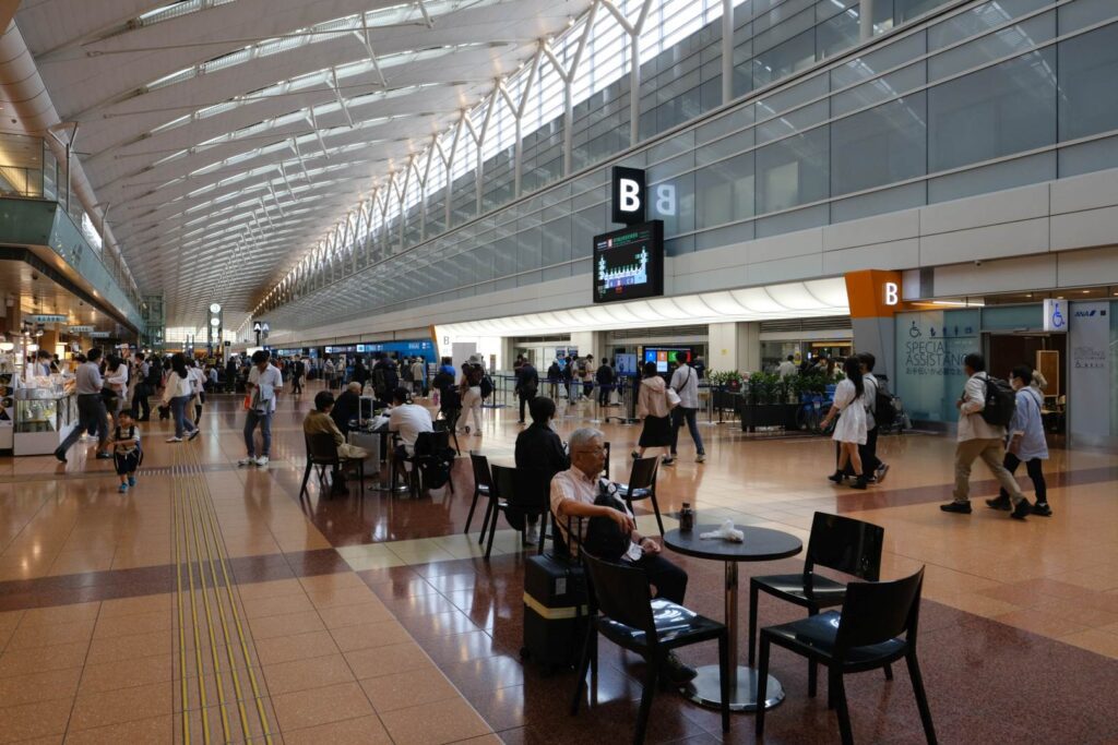 Tokyo Haneda HND Terminal 2 Interior