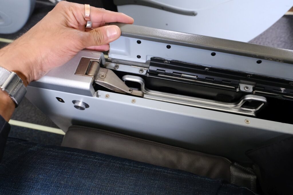 Business class tray table storage