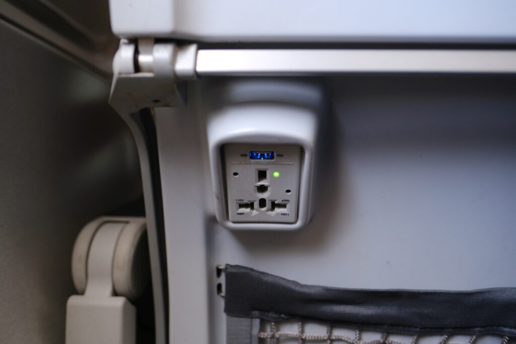 Alaska Airlines economy Seat power and USB sockets.