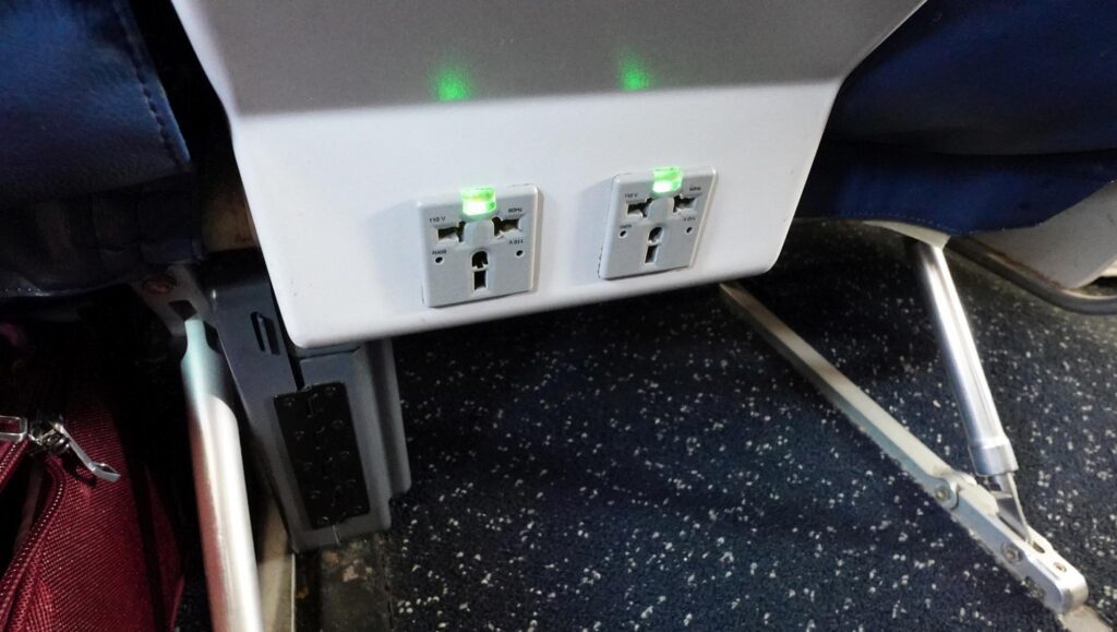 Delta domestic business class power outlets