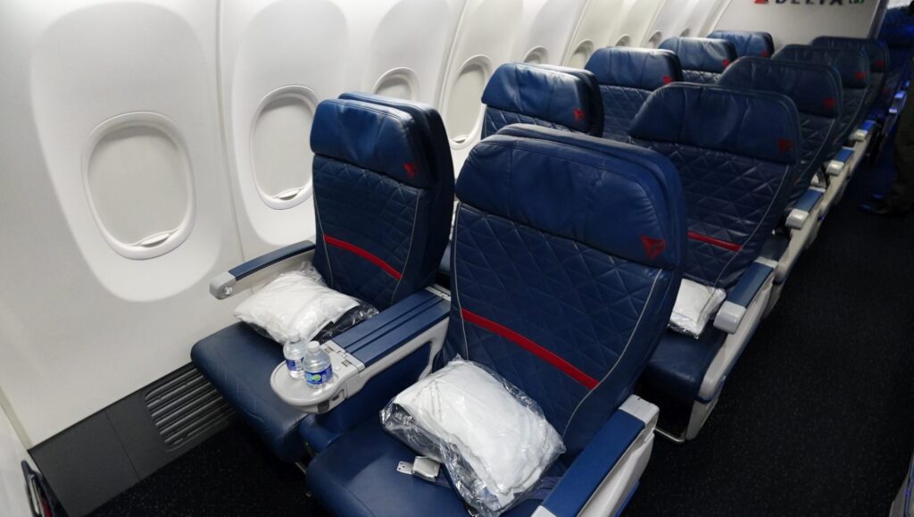 Delta domestic business class seat 