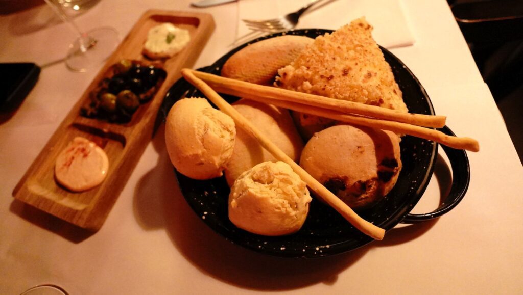Various types of breads and dips were served.