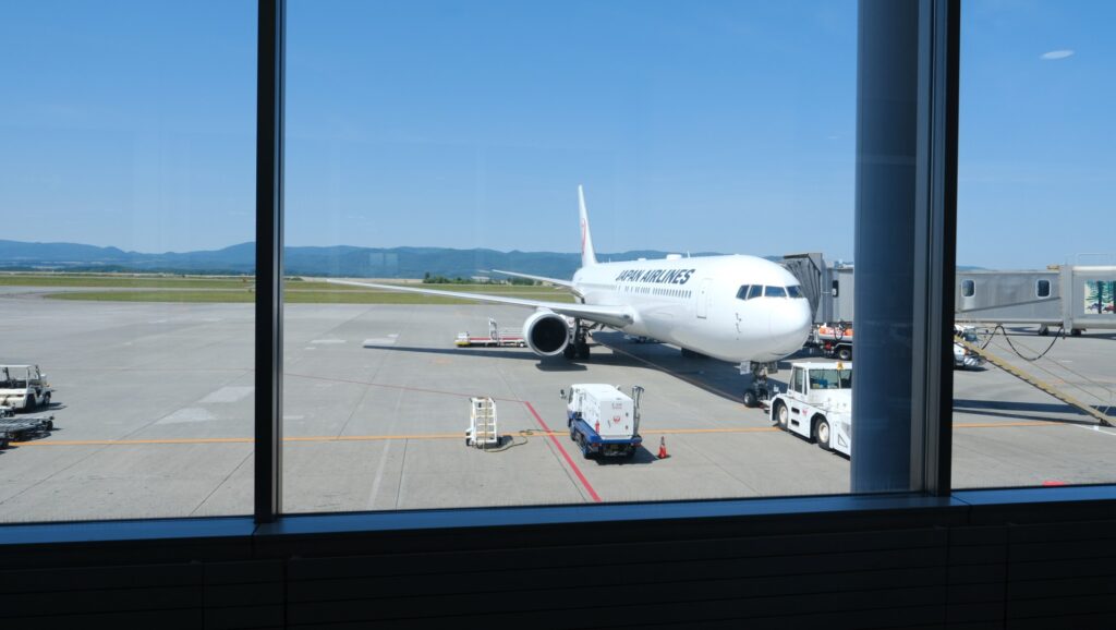 The Japan Airlines B767-300 at the gate in Asahikawa