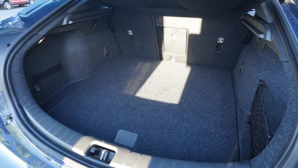 Spacious rear trunk space