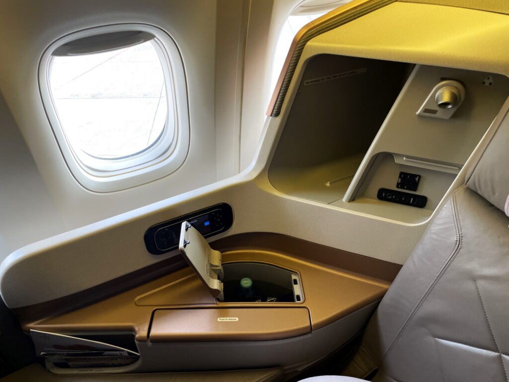 The seat includes a magazine storage, a water bottle and headphones storage, and side cubby