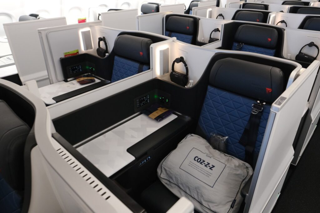 Delta One Business class cabin center seating