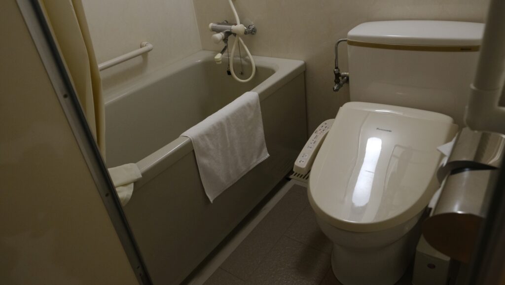 The side bathroom with toilet and tub