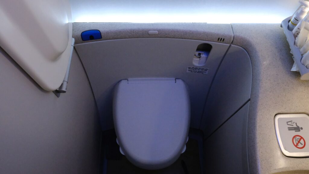 Vietnam Airlines business class lavatory 