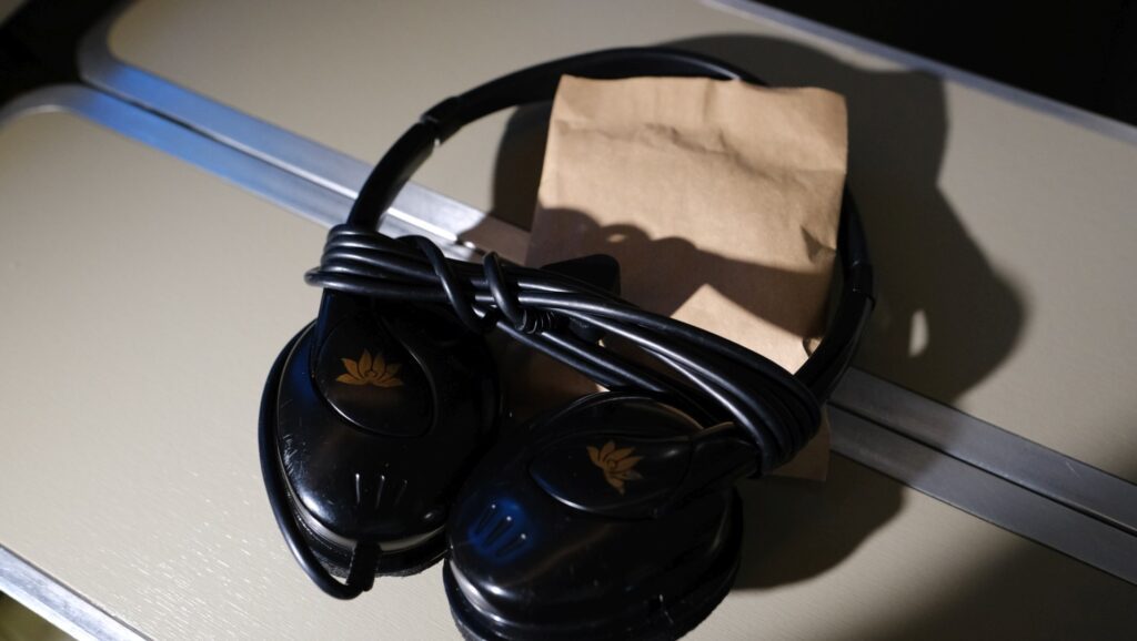 Vietnam Airlines business class headphones come with ear covers.