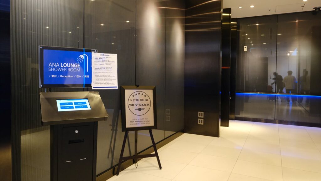 Entrance to the ANA lounge in at Tokyo Haneda T3