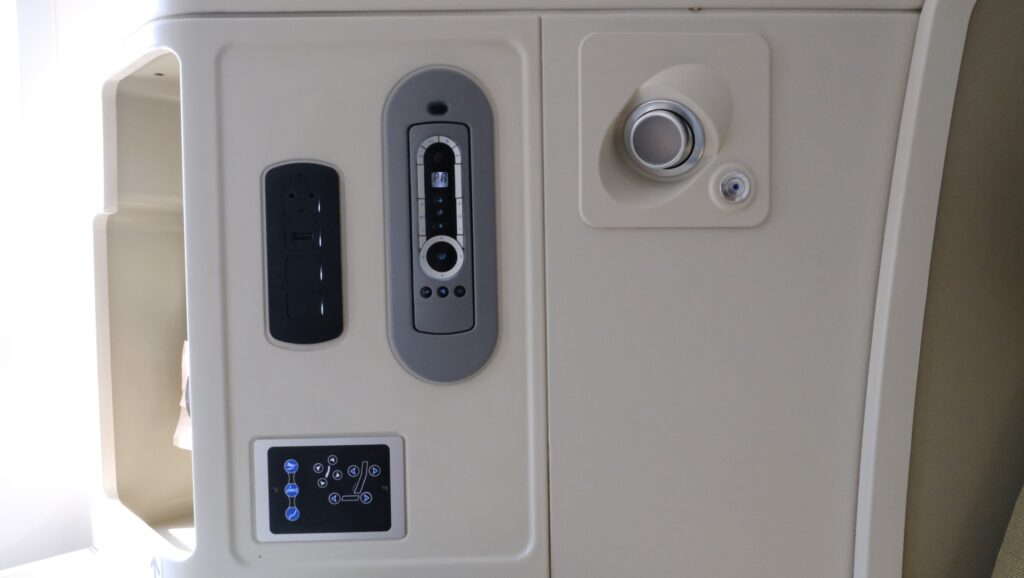 Vietnam Airlines seat controls, power outlets and lights