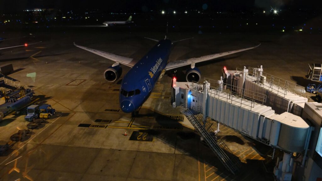The Vietnam Airlines B789 for my flight to Frankfurt at the gate 