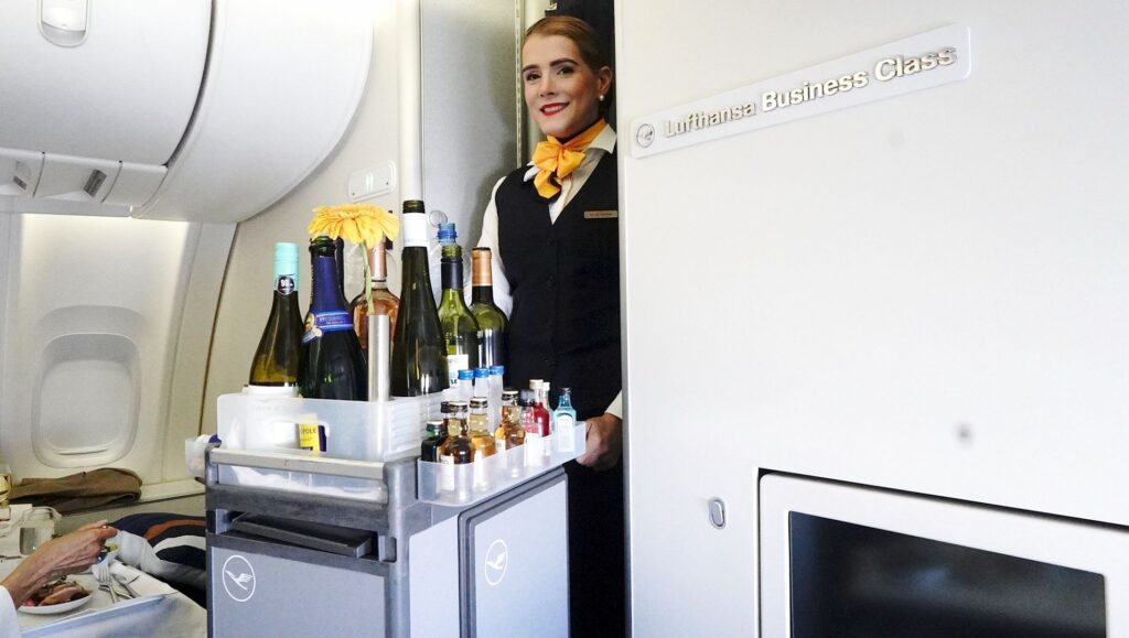 Maite provided excellent and highly polished service on my flight