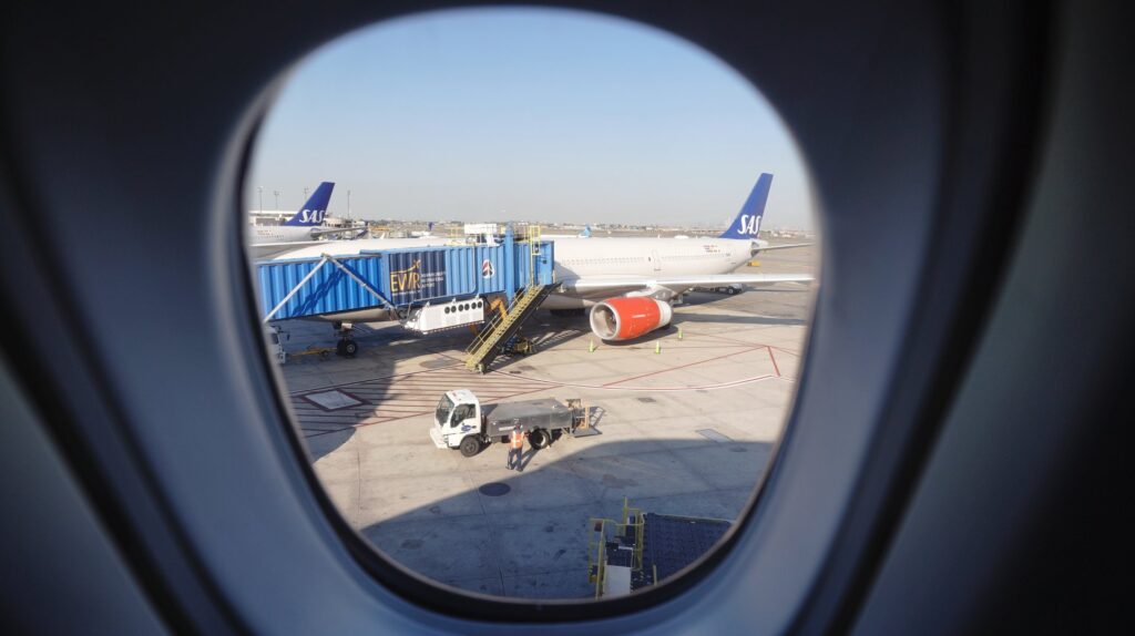 Pulling in next to an SAS A330, dwarfed in size by the massive B747-800i