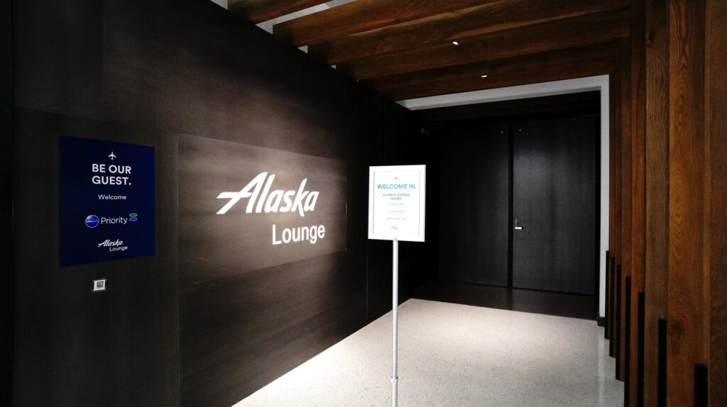 The Alaska Airlines flagship lounge in Seattle was an awesome experience